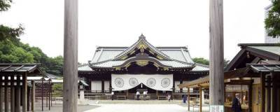 Есихидэ Суг - Премьер Японии Кисида сделал подношение синтоистскому храму Ясукуни - runews24.ru - Токио - Япония