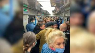 В Москве задержаны трое кавказцев, которые приставали к девушке в метро - newsland.com - Москва - Россия