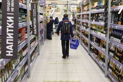 Военнослужащий обезоружил грабителя в супермаркете в Новосибирске - vm.ru - Москва - Россия - Новосибирск
