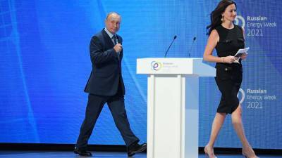 Владимир Путин - Путин рассмешил американскую журналистку шуткой о Сибири - iz.ru - Москва - Россия - США - Израиль - Абу-Даби
