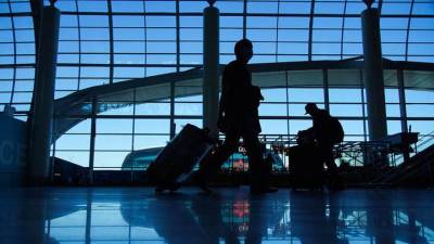 Около 30 рейсов задержали и отменили в аэропортах Москвы - vm.ru - Москва - Норвегия - Россия - Швеция - Иран - Словения - Голландия - Тунис - Таиланд - Багамы - Оман