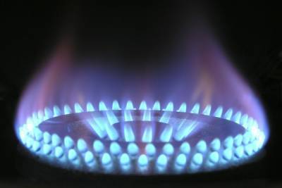 Сергей Комлев - Цена на газ в Европе опустилась почти до $980 - mk.ru - Лондон - Голландия