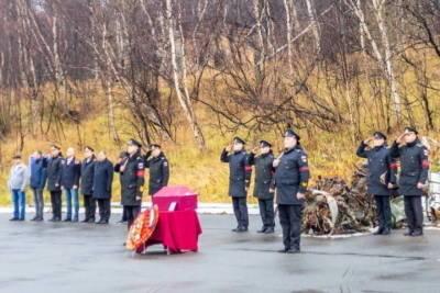 Авиаторы Северного флота передали родственникам останки летчика, оборонявшего Заполярье - murmansk.mk.ru