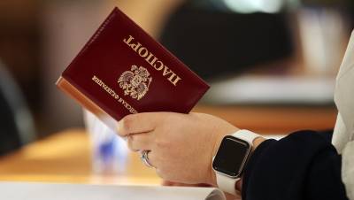 Максут Шадаев - В трёх регионах РФ электронные паспорта начнут выдавать уже в 2022 году - dp.ru - Россия