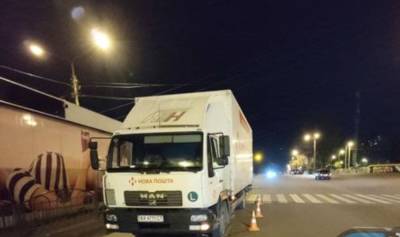 В Харькове фура сбила 12-летнего ребенка на переходе, фото с места: "водитель не заметил" - politeka.net - Украина - Харьков