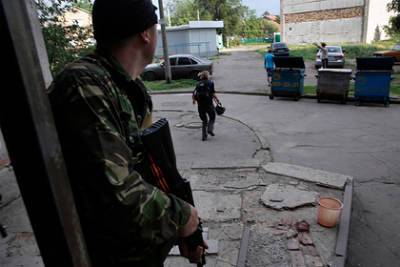 Военнослужащий ЛНР погиб после обстрела с украинской стороны - lenta.ru - Украина - Луганская обл. - ЛНР