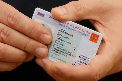 Максут Шадаев - Власти отодвинули выдачу электронных паспортов на год - cnews.ru - Москва - Россия