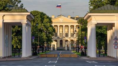 Александр Беглов - Смольный предоставит налоговые льготы выставкам, пансионатам и резидентам ОЭЗ - dp.ru