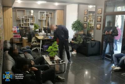 СБУ разоблачила дельцов, которые незаконно «легализовали» в Украине 3,5 тыс. иностранцев - rupor.info - Украина