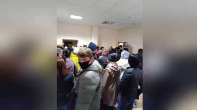 Воронежцам рассказали, как избежать очередей в «красных зонах» поликлиник - vestivrn.ru