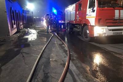В Улан-Удэ сгорела гостиница на площади 300 квадратных метров (ВИДЕО) - ulan.mk.ru - Россия - Улан-Удэ - респ.Бурятия