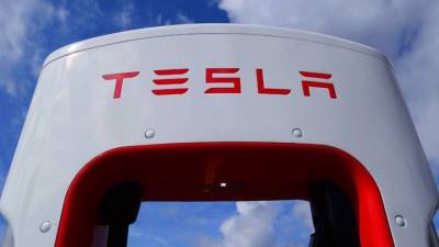 Автомобили Tesla начали продавать в России - vm.ru - Россия