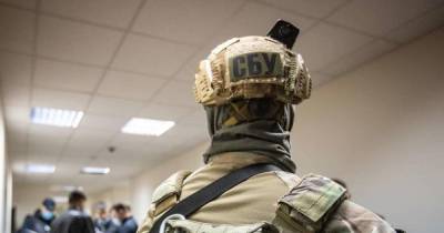 Житель Хмельницкой области за $5 тысяч подделывал паспорта и помогал въезжать в ЕС, — СБУ (фото) - focus.ua - Украина - Хмельницкая обл.