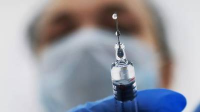 Тимур Пестерев - В Тюменской области около 400 тысяч человек сделали прививку от гриппа - russian.rt.com - Тюменская обл.