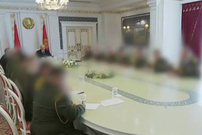 Александр Лукашенко - На канале «Беларусь 1» размыли лица силовиков на встрече с Лукашенко - lenta.ru - Белоруссия