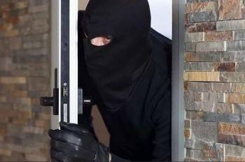 Серийного вора полицейские Вологды нашли за диваном - vologda-poisk.ru - Вологда