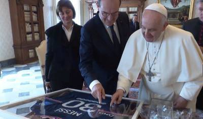Франциск - Жан Кастекс - Папа Римский получил в подарок футболку Месси - newizv.ru - Франция - Ватикан - Reuters
