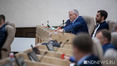 Евгений Куйвашев - Кому придется носить в думе защитный костюм и зачем выталкивать антимасочников из автобусов. Екатеринбургские депутаты поспорили о вакцинации и QR-кодах - newdaynews.ru - Екатеринбург