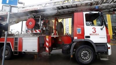 Москвич выбил стекло чужой «Газели», чтобы помочь спасателям пробраться к пожару - 5-tv.ru - Москва - Россия