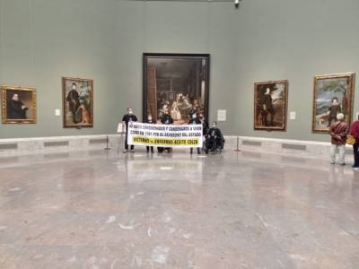 El Pais - Педро Санчес - В Мадриде протестующие ворвались в музей и угрожали суицидом - unn.com.ua - Украина - Киев - Испания - Мадрид