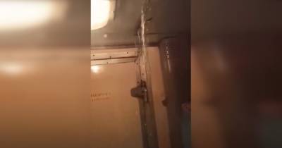 В поезде "Укрзализныци" с потолка на людей лилась вода (видео) - focus.ua - Украина