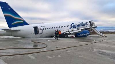 Денис Мантуров - Мантуров пригрозил изъятием самолетов Superjet 100 у авиакомпании «Якутия» - iz.ru - Россия - Израиль - респ. Саха
