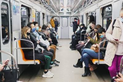 Петербуржцев без масок в общественном транспорте будут «гонять» и наказывать рублем - spb.mk.ru - Санкт-Петербург