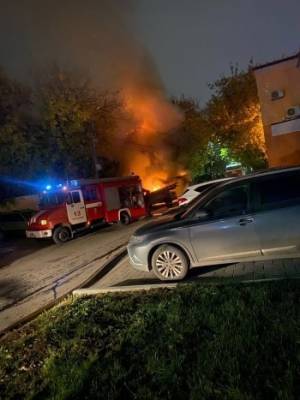 В Вологодской области из-за загоревшегося минивэна пострадали две иномарки и один дом - vologda-poisk.ru - Вологодская обл. - Santa Fe