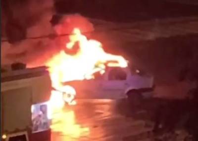Автомобиль наехал на препятствие и загорелся на северо-западе Москвы - vm.ru - Москва - На