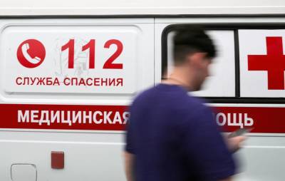Спорткар на скорости влетел в отбойник и загорелся на северо-западе Москвы - tass.ru - Москва - Россия