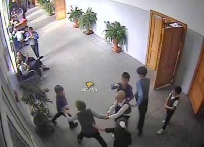 В новосибирской школе старшеклассники сломали позвоночник 8-летнему ребенку - province.ru