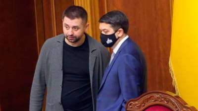 Владимир Зеленский - Дмитрий Разумков - Сергей Никифоров - На пути к культу личности. Почему Разумкова увольняет Арахамия, а не Зеленский - bin.ua - Украина