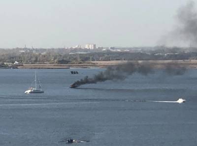 У клуба «Балтиец» в Петербурге загорелся катер - neva.today - Санкт-Петербург - район Красносельский, Санкт-Петербург