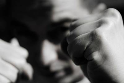 Мужчину жестоко избили и обворовали в Кировске за несуществующий долг - mk.ru - Ленинградская обл. - Кировск