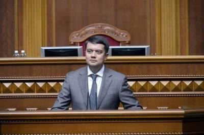 Владимир Зеленский - Дмитрий Разумков - Алексей Устенко - В Раде сообщили, что партия Зеленского собрала подписи для отставки спикера Дмитрия Разумкова - argumenti.ru - Украина