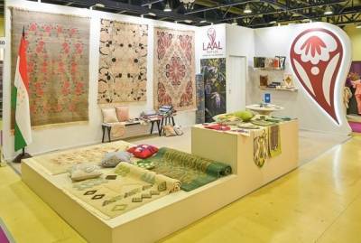 Таджикский бренд LA’AL Textiles вызвал огромный интерес среди участников и гостей Heimtextil Russia-2021 - dialog.tj - Москва - Россия - Таджикистан