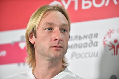 Яна Рудковская - Евгений Плющенко - «Выпендрежник»: подписчики оценили рискованный трюк Плющенко на вертолете - vm.ru - Россия