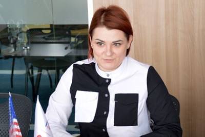 Владимир Зеленский - Людмила Буймистер - Депутат Рады обвинила Киев в желании поставить Украину на колени перед Москвой - lenta.ru - Москва - Украина - Киев