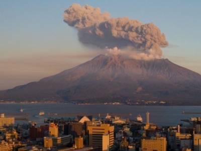 В Японии началось извержение вулкана - unn.com.ua - Украина - Киев - Япония - Reuters