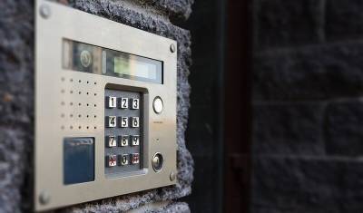 «Тупая, потому что»: в Башкирии мужчина матом обругал умный домофон - mkset.ru - Башкирия