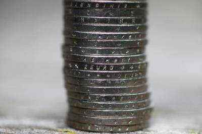 Доллар снижается в паре с евро, дорожает к иене - smartmoney.one - США - Англия - Reuters