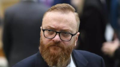 Анастасия Ивлеева - Виталий Милонов - Ксения Собчак - Милонов прокомментировал поцелуй Собчак и Ивлеевой - russian.rt.com