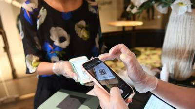 В Саратовской области введут QR-коды для посещения общественных мест - russian.rt.com - Саратовская обл.