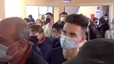 Давка в воронежской поликлинике едва не привела к скандалу - vestivrn.ru - Воронеж