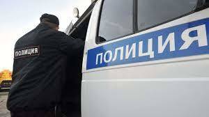 В подъезде новосибирского дома целый день лежит труп женщины - runews24.ru - Новосибирск