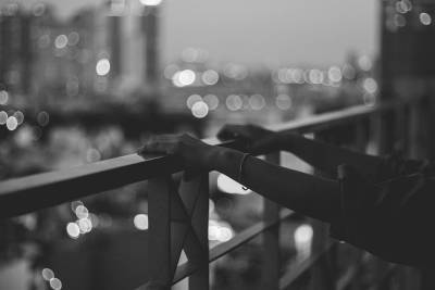 18-летняя девушка упала с балкона высотки под Новосибирском - sib.fm - Россия - Новосибирск - Новосибирская обл. - Бердск - район Черепановский