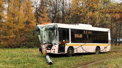 Два человека пострадали в ДТП с автобусом в Южном Бутово - vm.ru - Москва