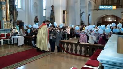 В Фарном костёле Гродно прошёл детский молебен в поддержку врачей и пациентов, борющихся с Covid-19 - grodnonews.by - Белоруссия - Венесуэла