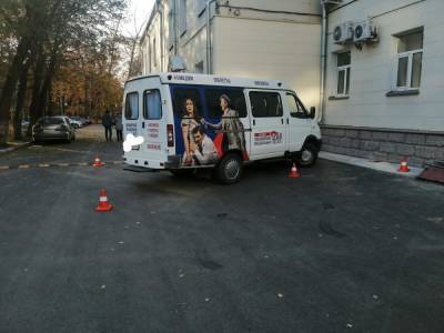 Газель музыкального театра сбила 6-летнего мальчика на самокате в Новосибирске - sib.fm - Новосибирск - район Центральный, Новосибирск