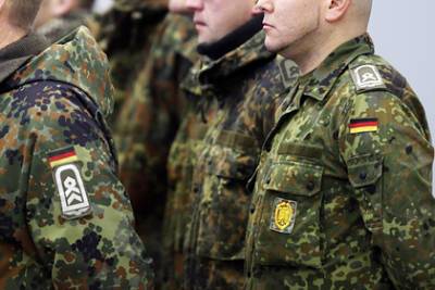 Немецкие солдаты планировали уйти в наемники к арабам и попались полиции - lenta.ru - Германия - Саудовская Аравия - Йемен - Эр-Рияд